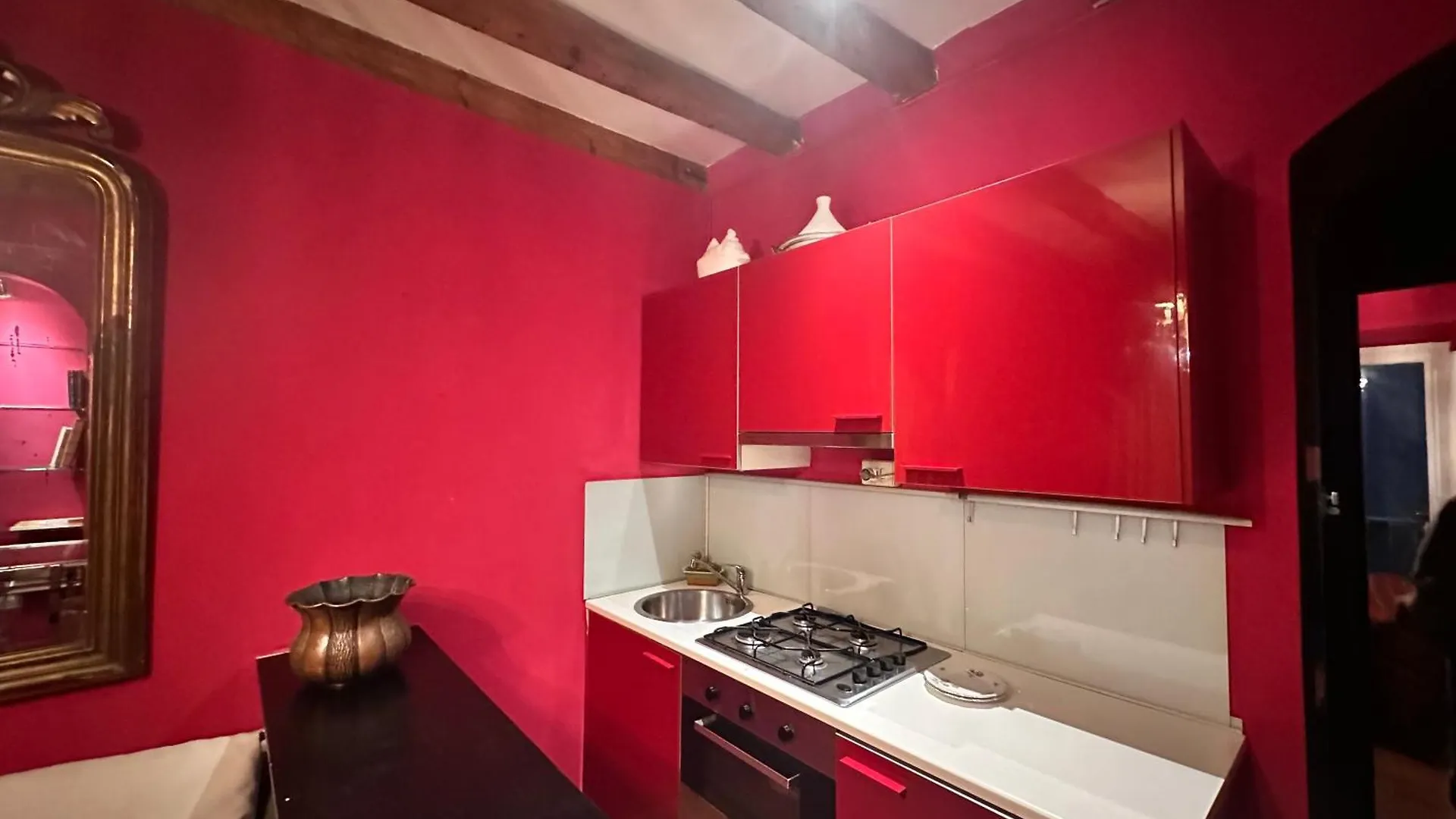 La Vie En Rouge - Porta Venezia Milano Apartment