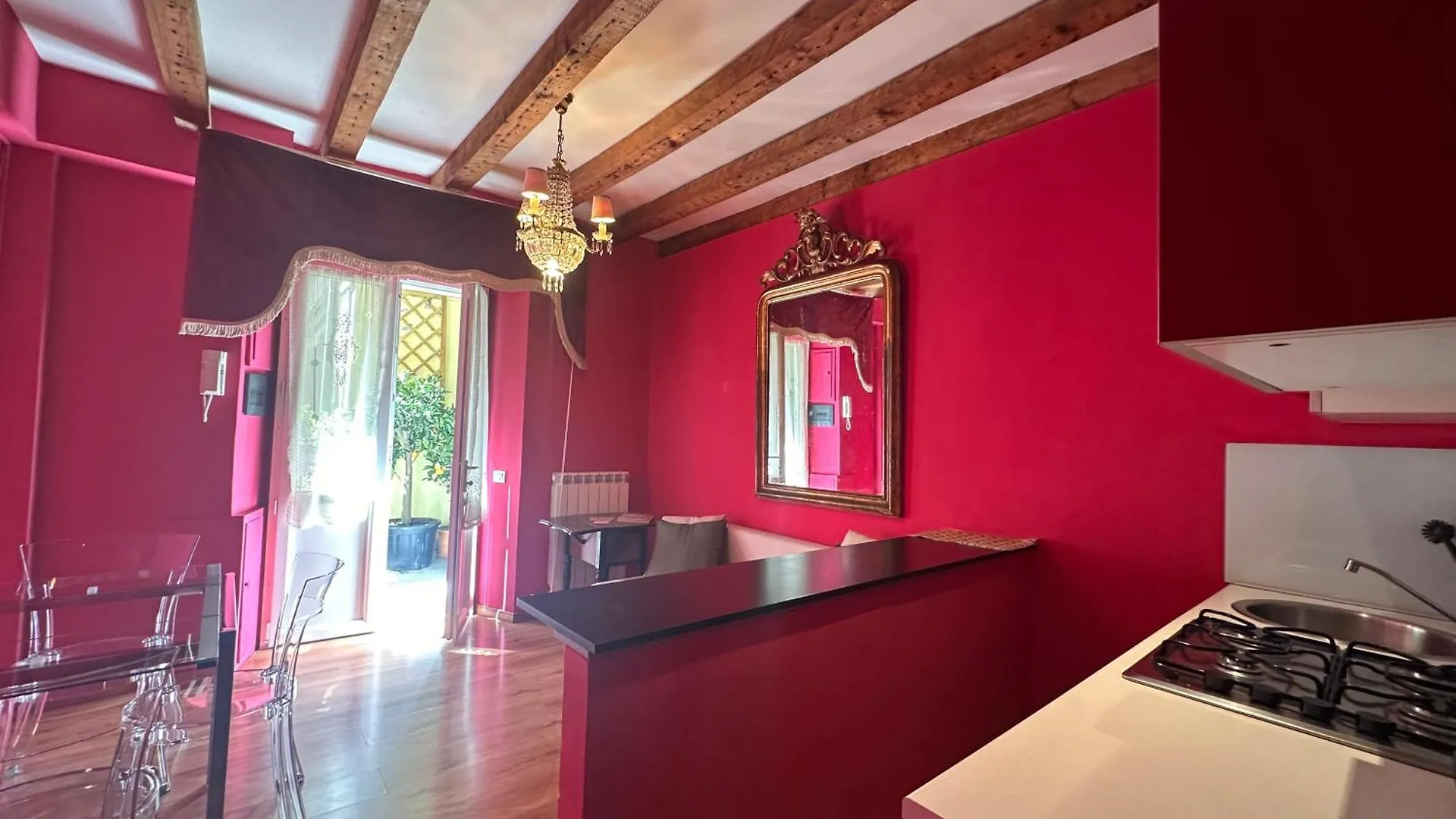 La Vie En Rouge - Porta Venezia Milano Apartment 0*, Milan Italy