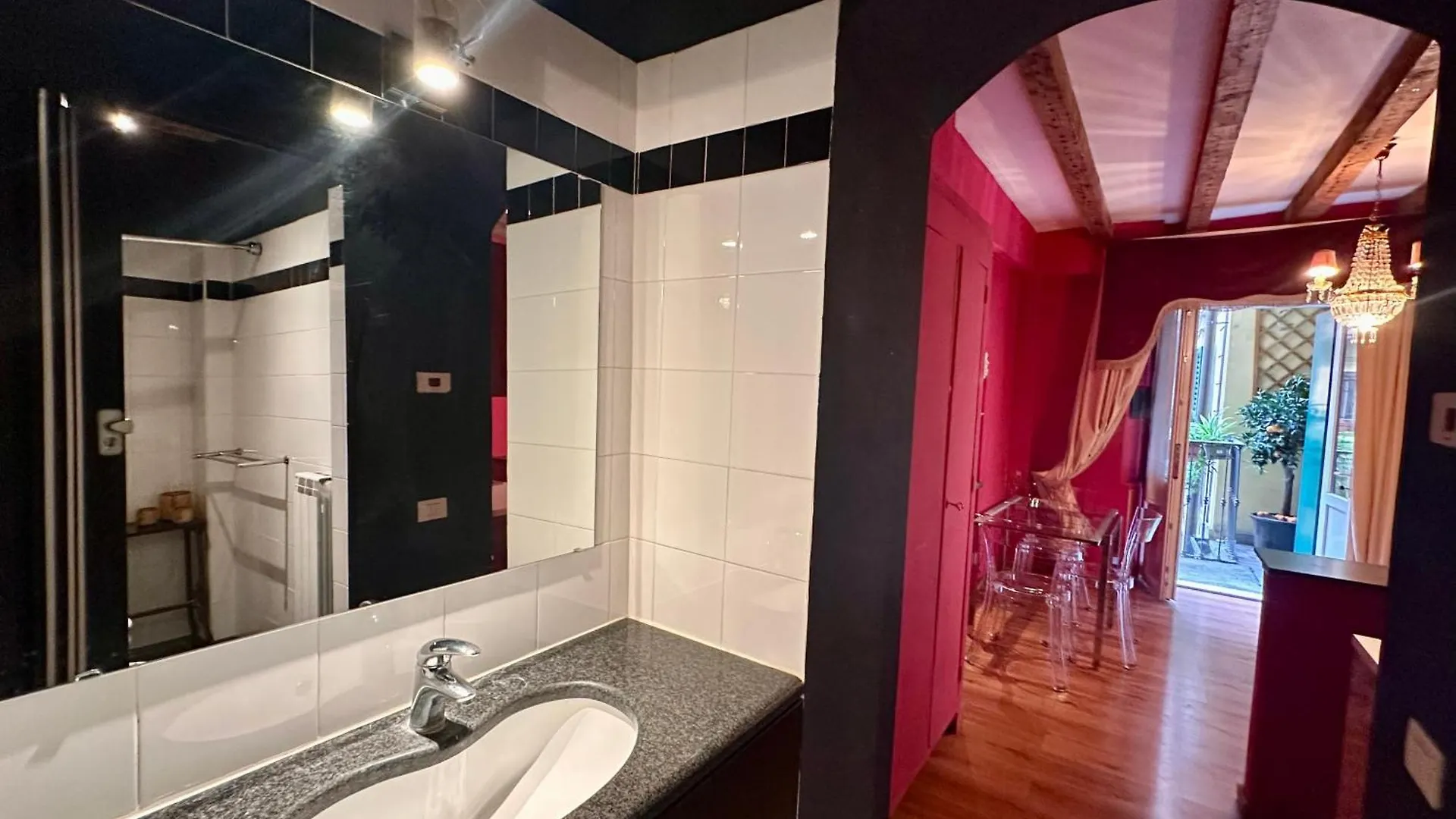 La Vie En Rouge - Porta Venezia Milano Apartment
