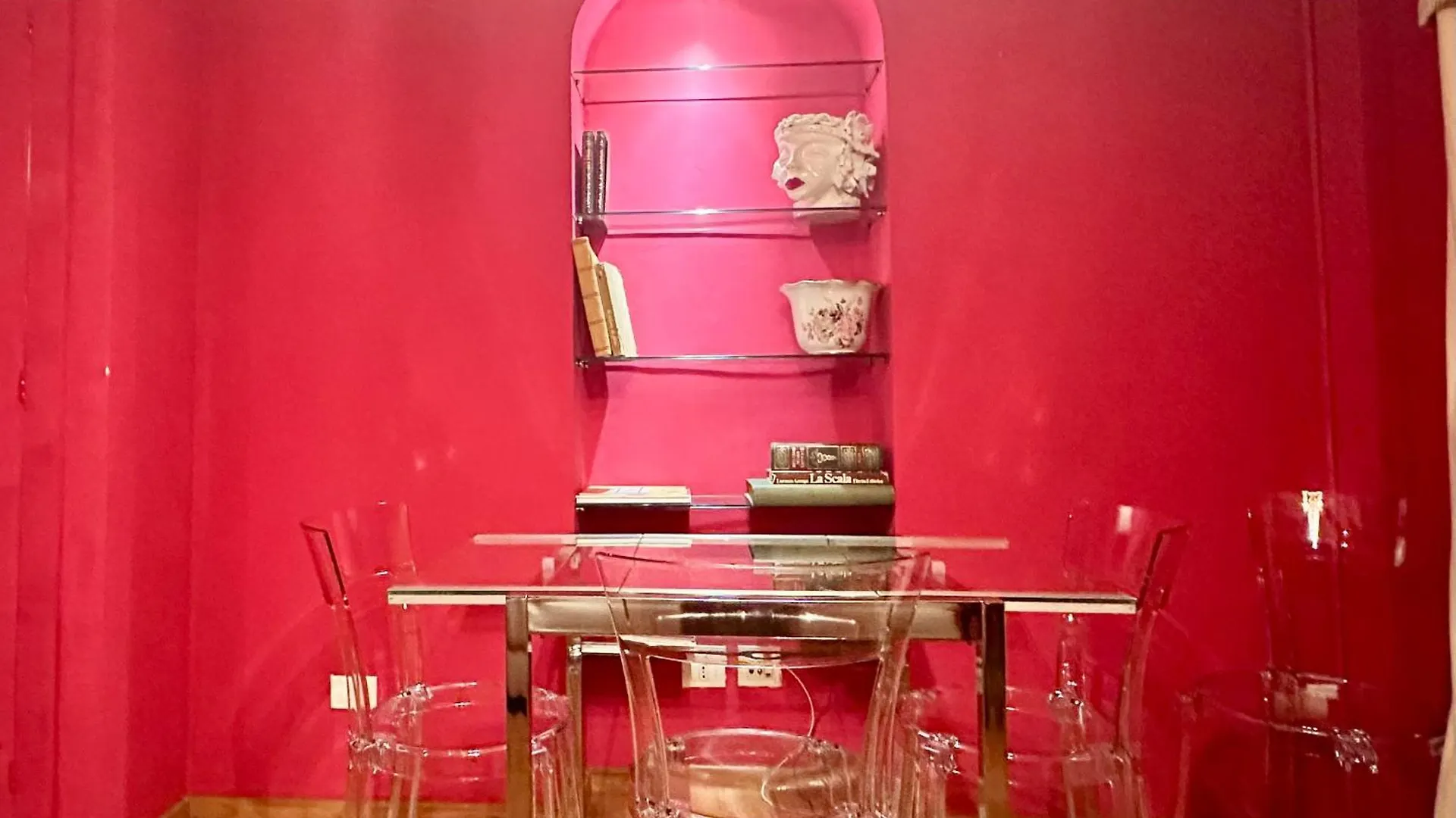 La Vie En Rouge - Porta Venezia Milano Apartment 0*, Milan